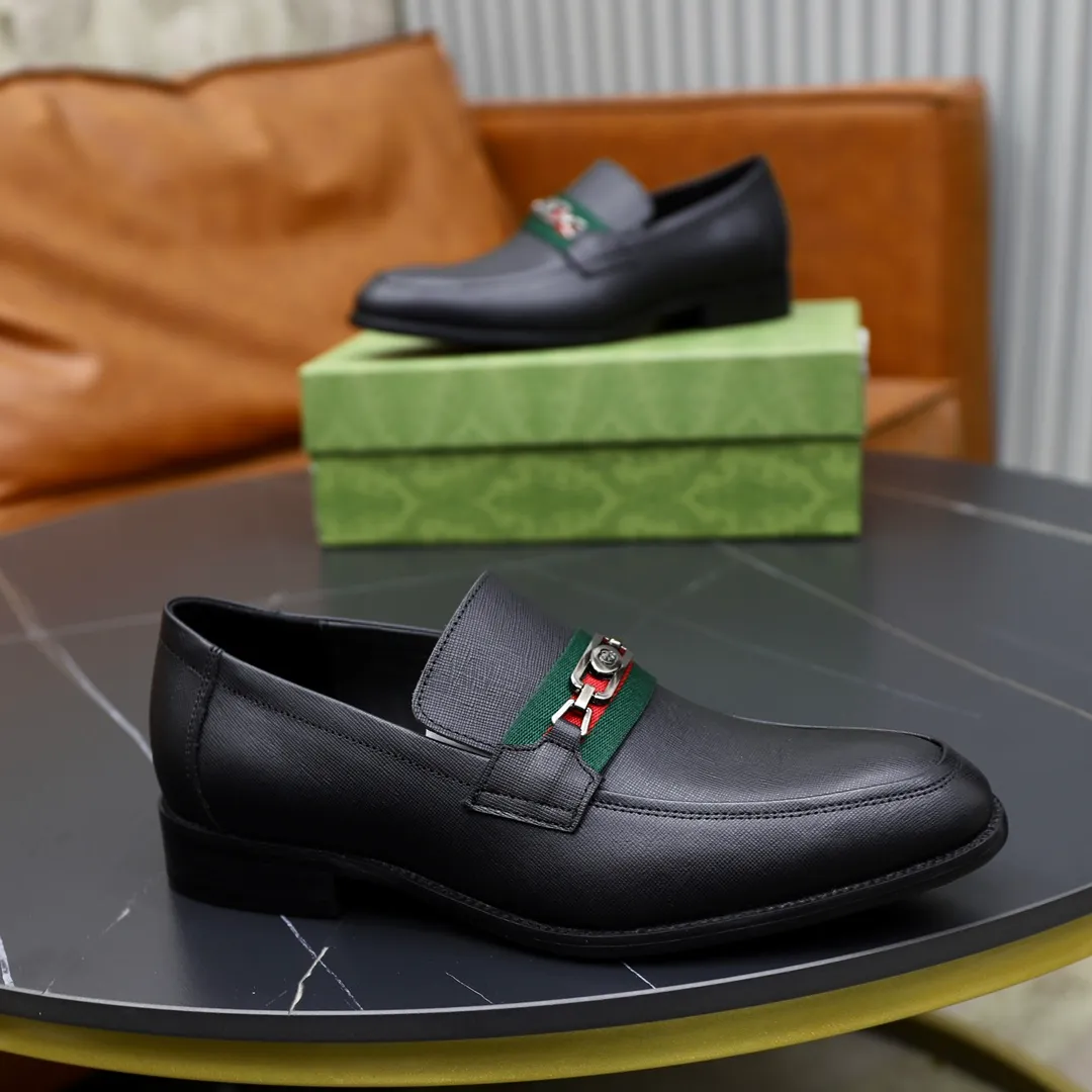 Men's shoes: 250🙅‍♂️🙅‍♂️🙅‍♂️Niuli Brand: GUCCI Size: 38-44 (45 can be customized) Level: Counter classic Material: Original soft cowhide upper Comfortable cowhide lining Original lightweight outsole Style category: Business casual footwear Driving leather shoes Color: Actual picture color
